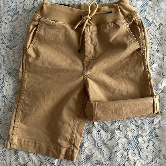 GAP Kids Boys Medium  Tan shorts with elastic waistband - Picture 9 of 9